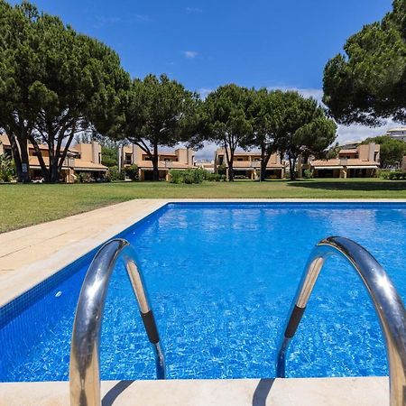 Casa De Ferias Com Piscina - Condominio Vilamouratenis ภายนอก รูปภาพ