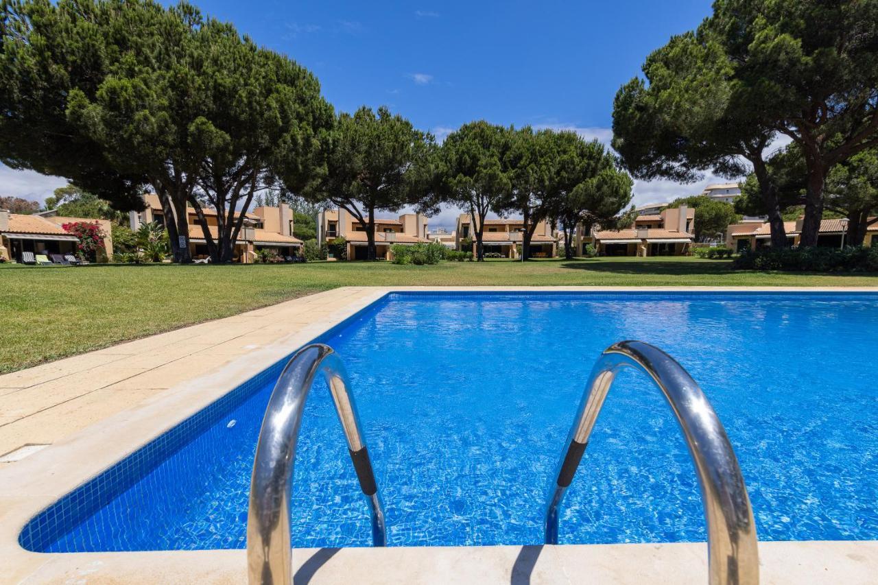 Casa De Ferias Com Piscina - Condominio Vilamouratenis ภายนอก รูปภาพ